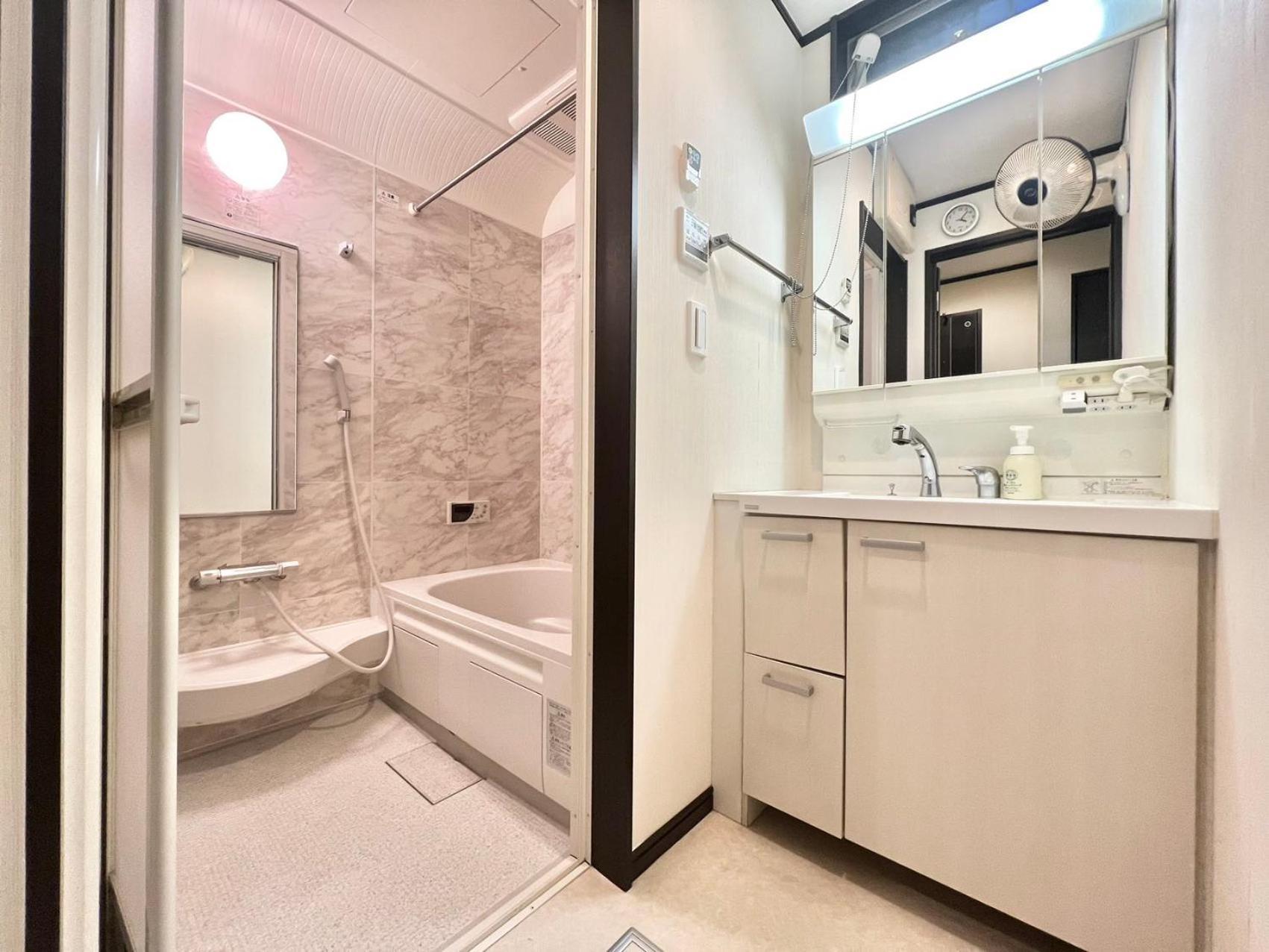 Apartahotel 9 Mins Direct To Ikebukuro 10mins To Ueno 13mins To Shinjuku 3 Min To Sta Whole Big House Gread Location Easy To Every Spots Max For 6 *